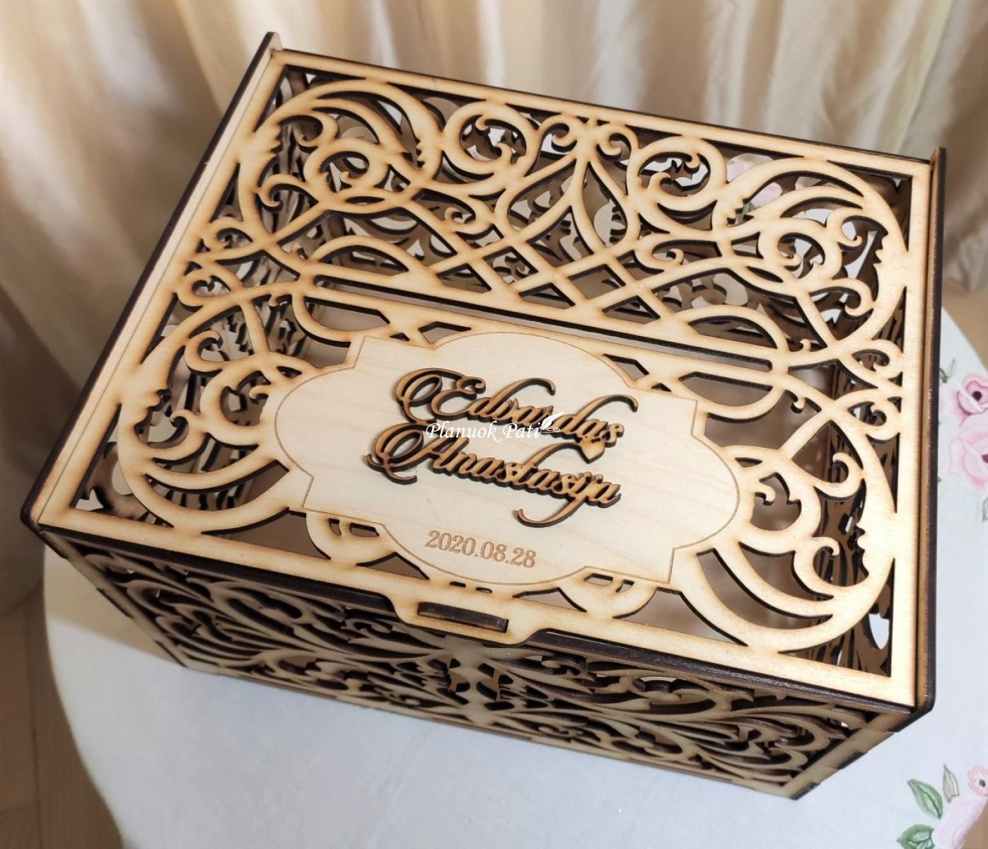 Medinė dėžutė vokams (didelė)