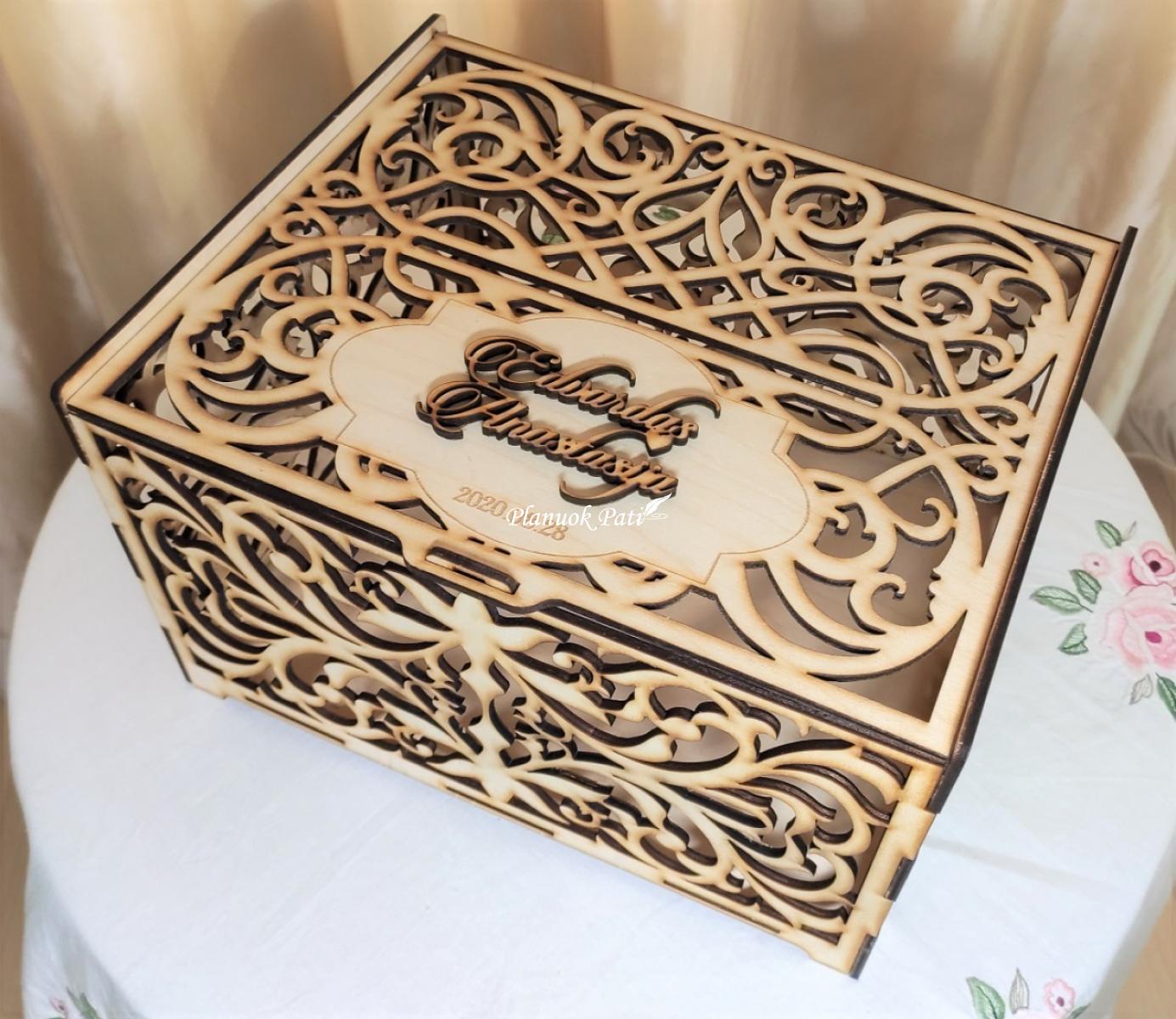 Medinė dėžutė vokams (didelė)