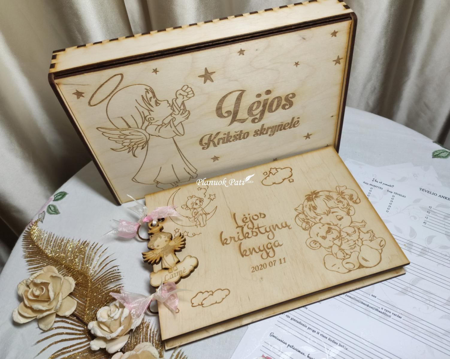 Krikštynų knyga su personalizuotais pasižadėjimais