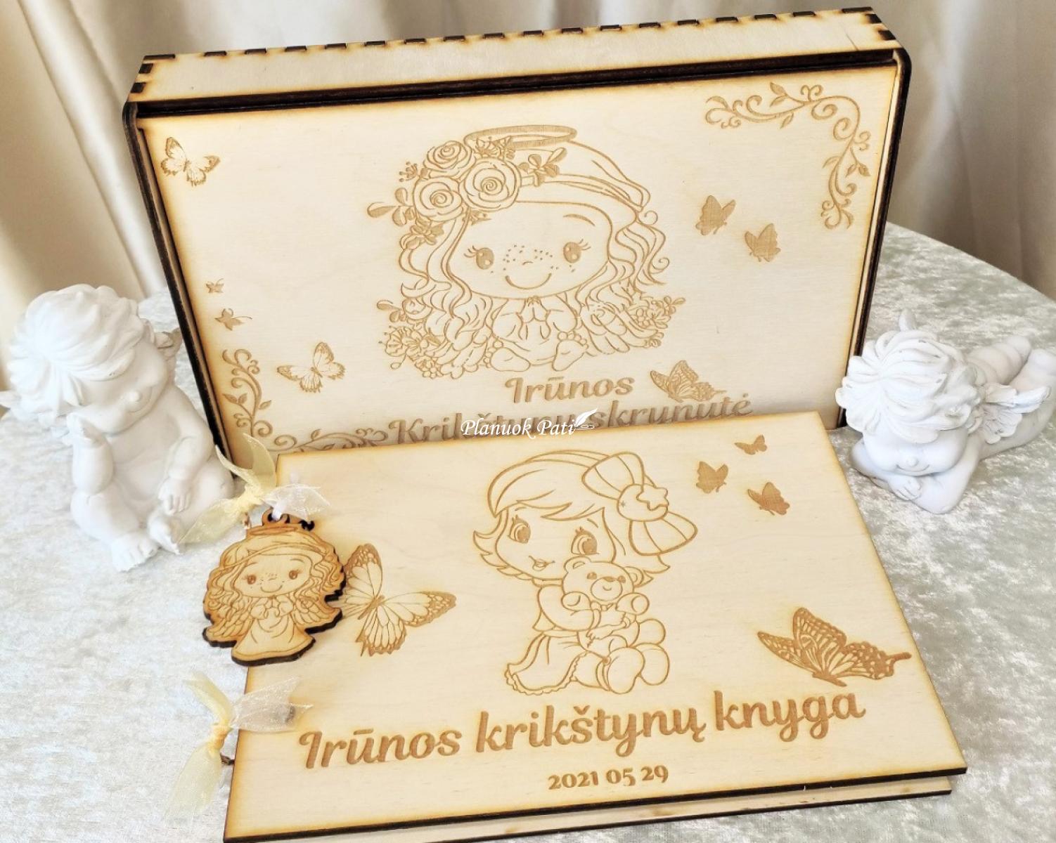 Krikštynų knyga su personalizuotais pasižadėjimais