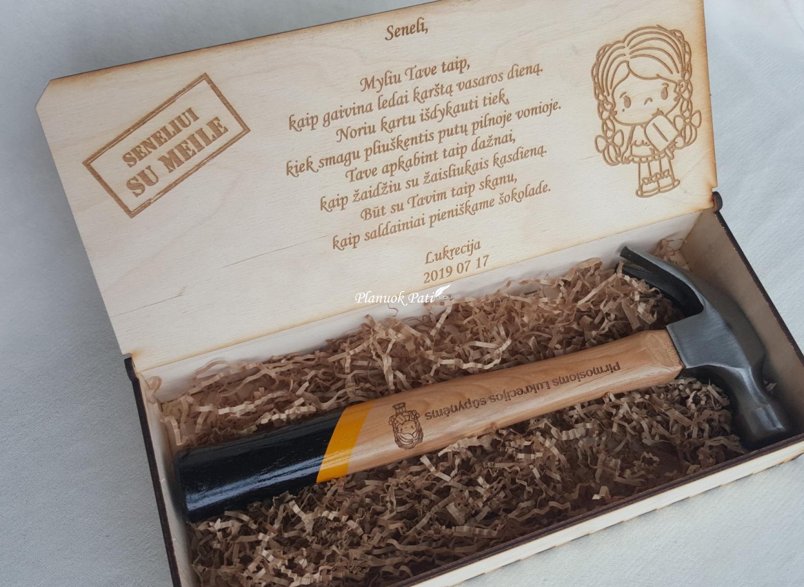 Dovana seneliui - Rimto vyro įrankis