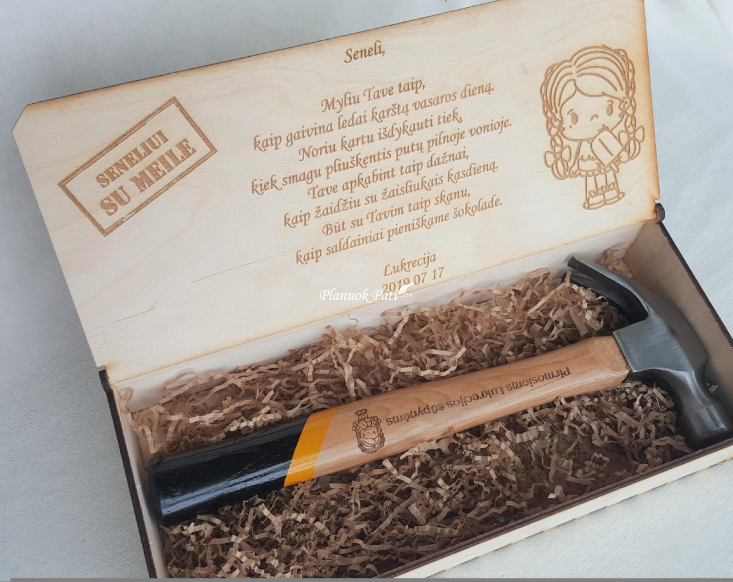 Dovana seneliui - Rimto vyro įrankis