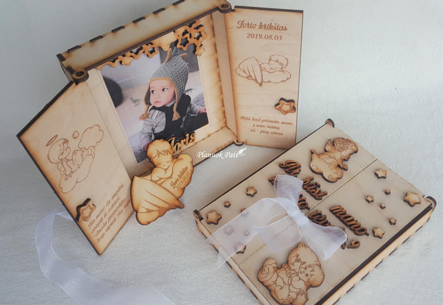 Kvietimas/padėka krikšto tėveliams - angeliukas magnetukas atverčiamuose rėmeliuose