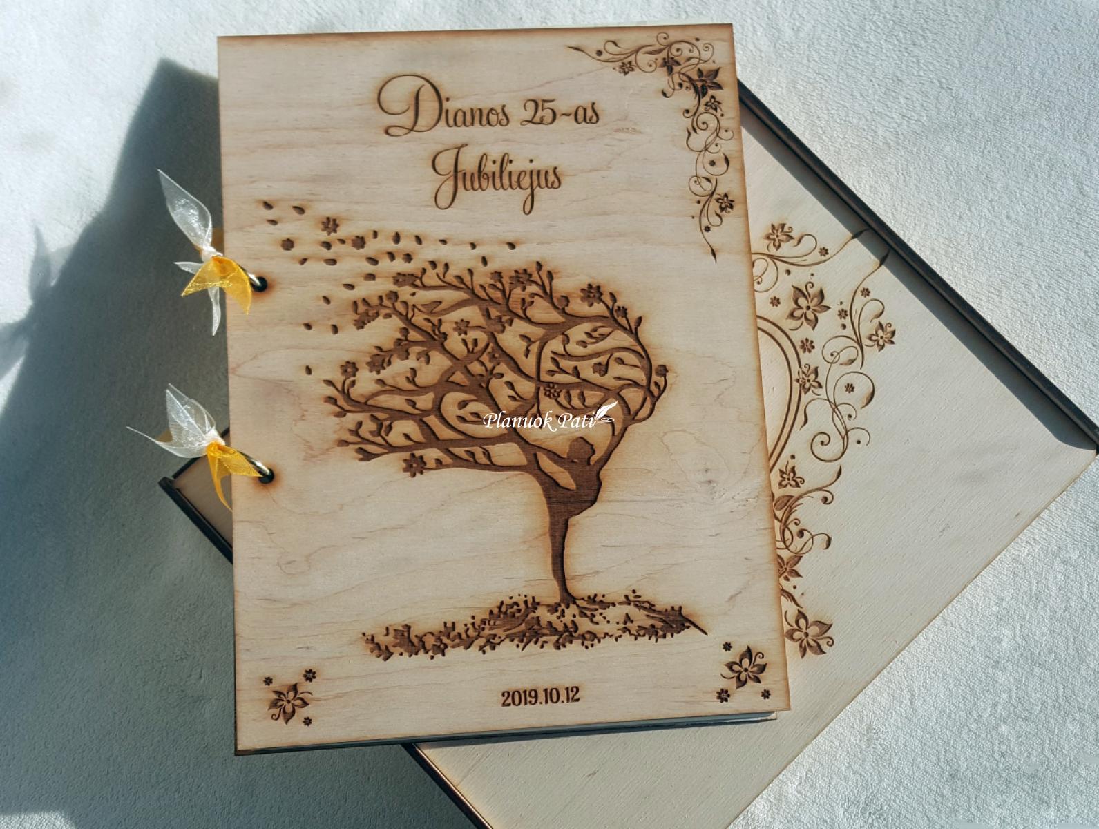 Jubiliejaus knyga dėžutėje