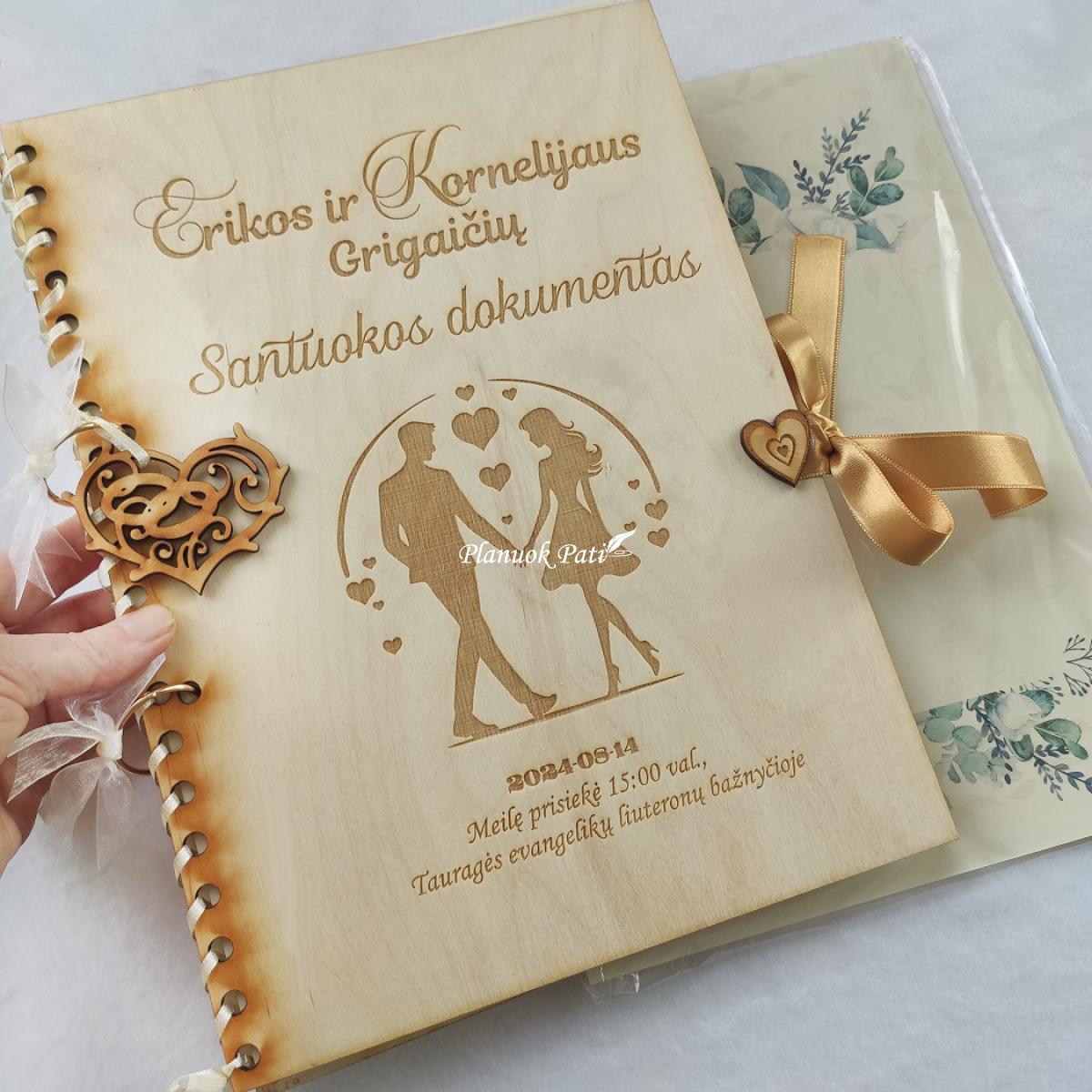 Segtuvas su sveikinimu santuokos liudijimui saugoti