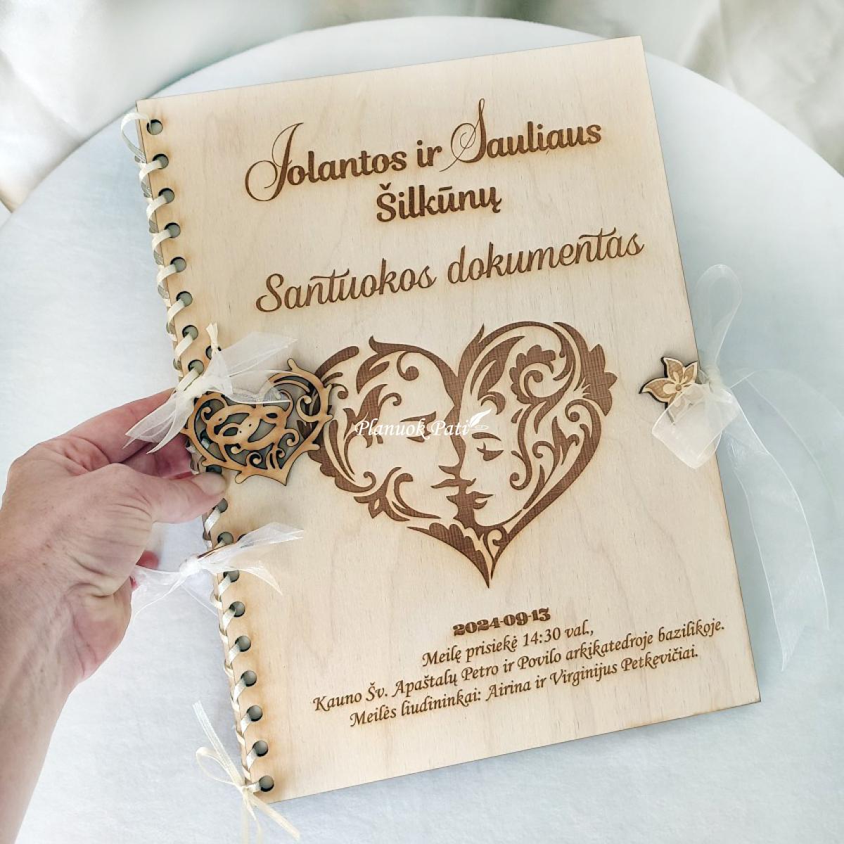 Segtuvas su sveikinimu santuokos liudijimui saugoti