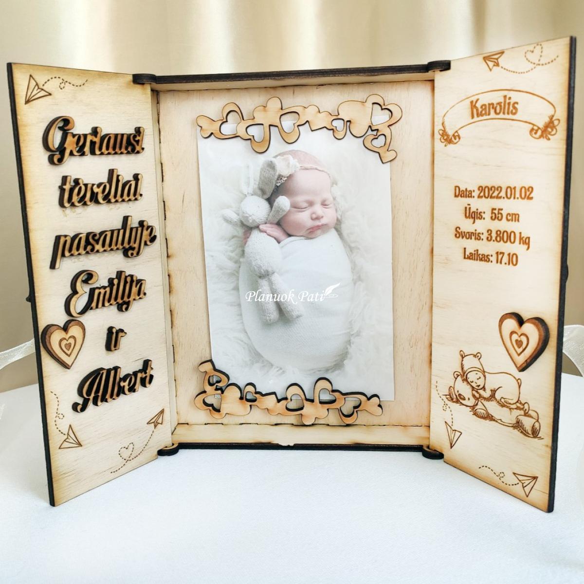 Gimimo metrikai atverčiamuose rėmeliuose