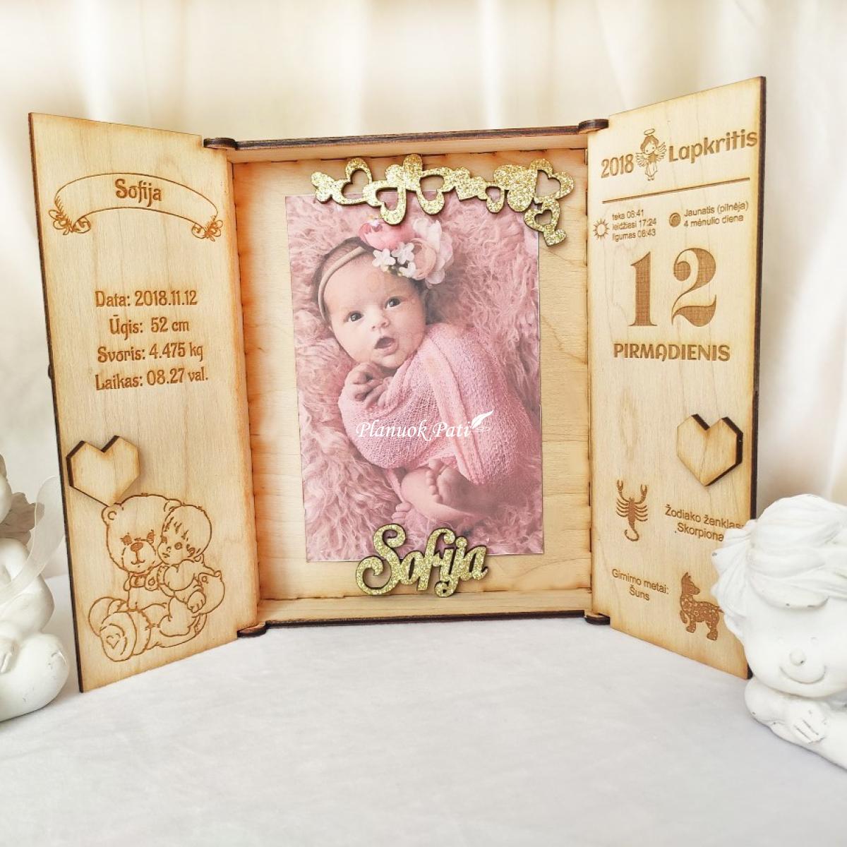 Gimimo metrikai atverčiamuose rėmeliuose