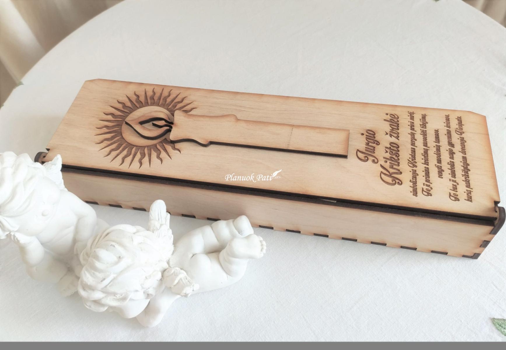 Krikšto žvakė dėžutėje