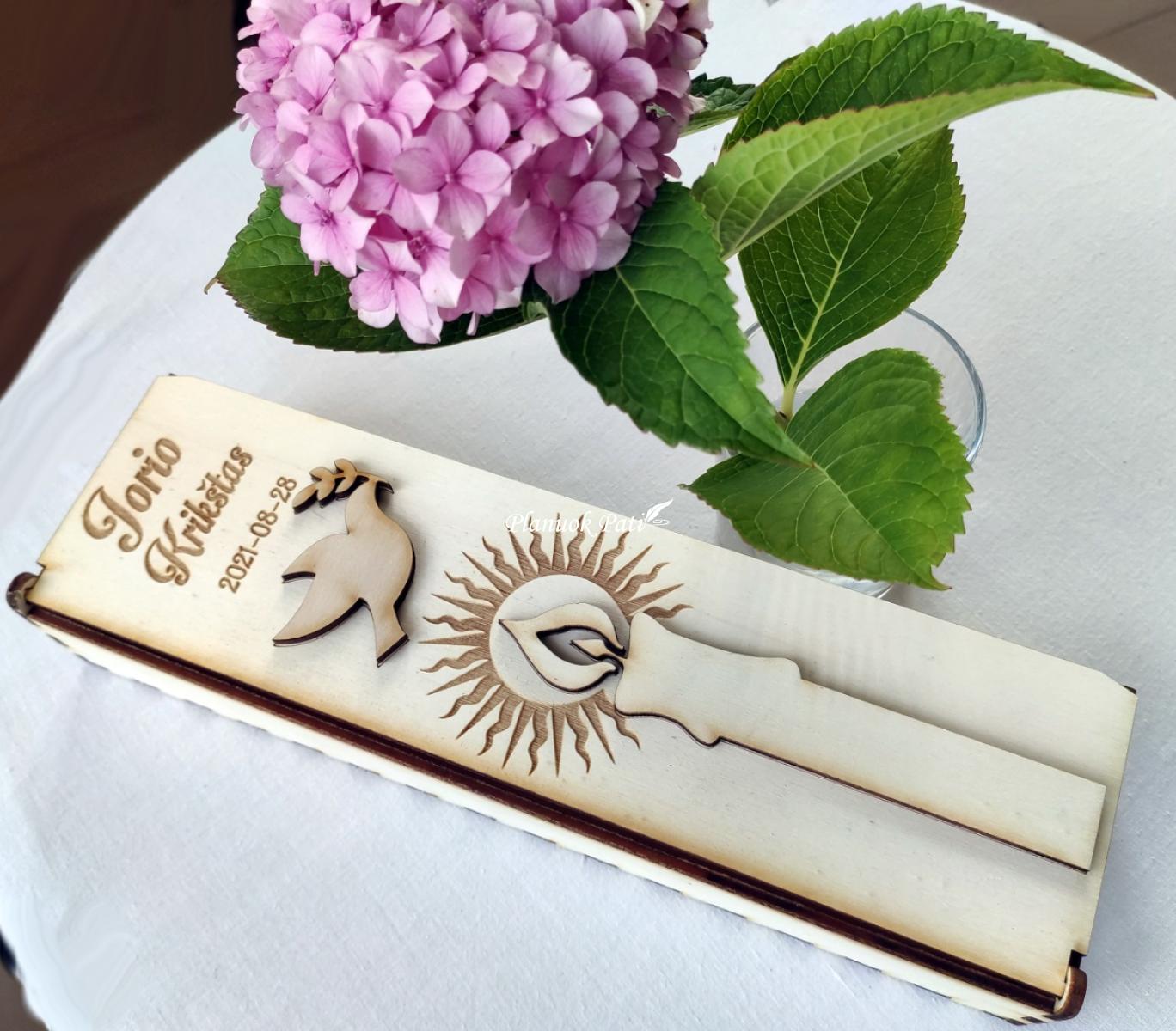 Krikšto žvakė dėžutėje