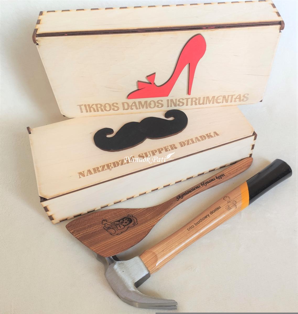 Prabangus komplektukas seneliams - plaktukas ir mentelė