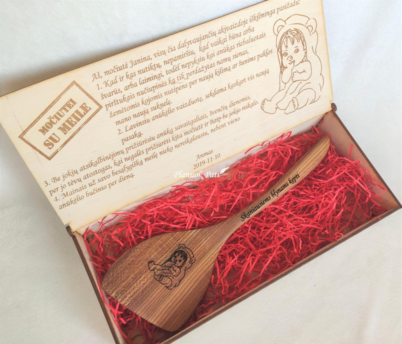 Prabangus komplektukas seneliams - plaktukas ir mentelė