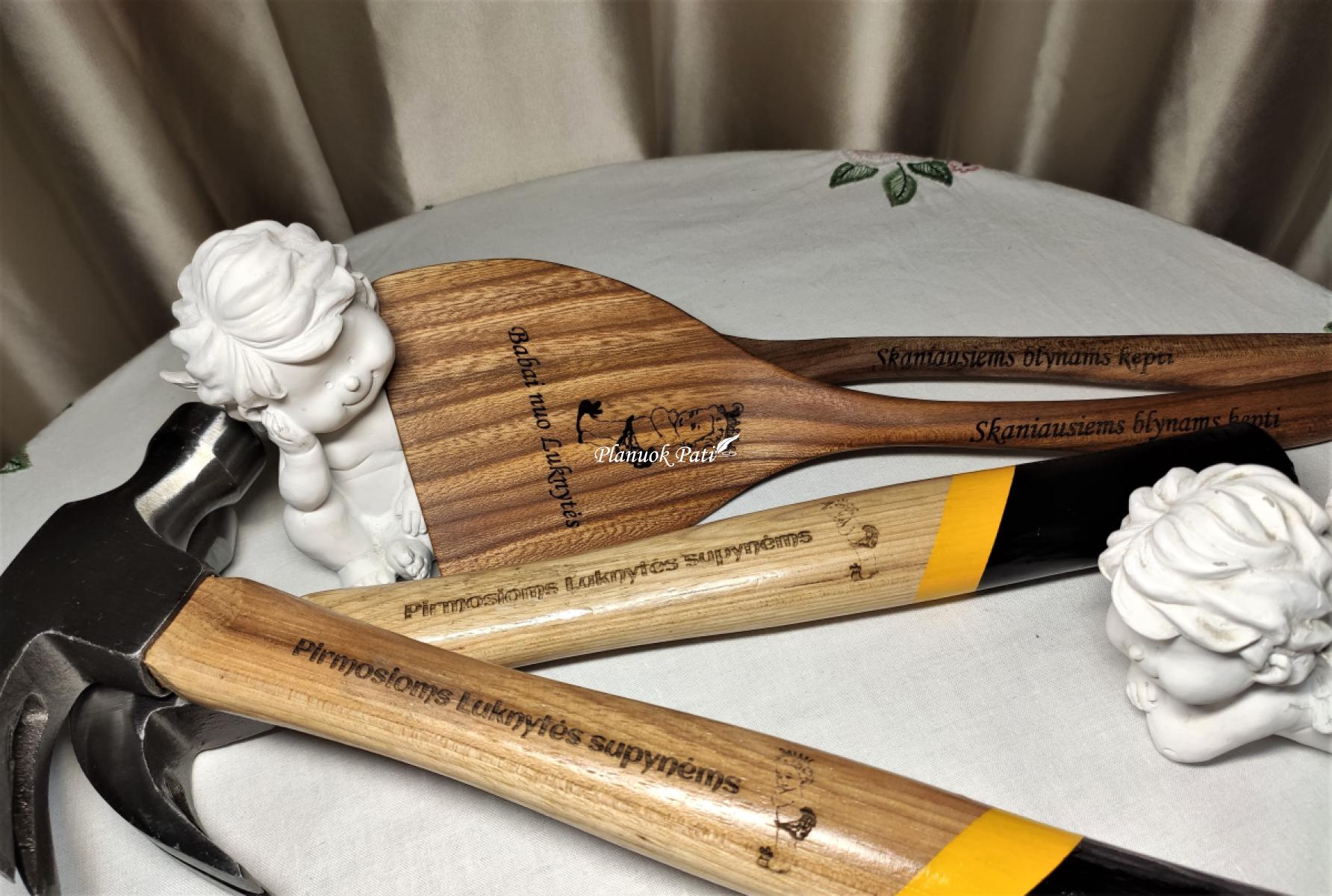 Prabangus komplektukas seneliams - plaktukas ir mentelė