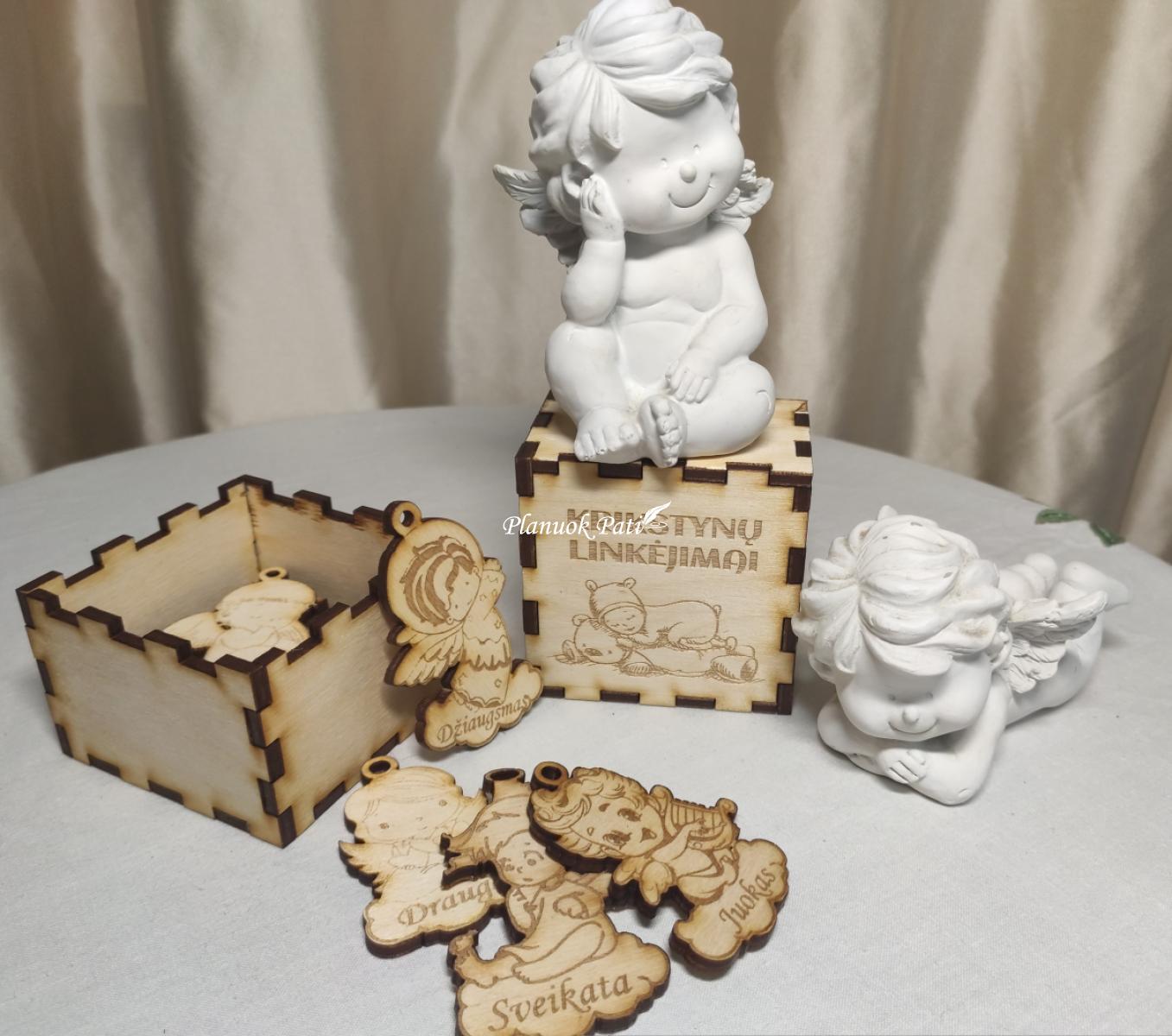 10 krikštynų palinkėjimų - angeliukų dėžutėje