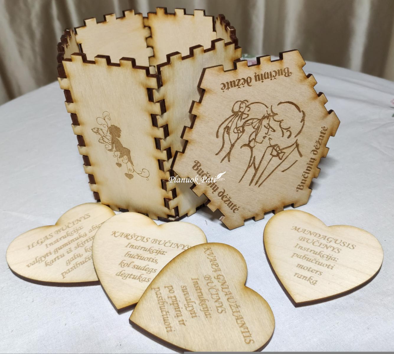 Pirmo bučinio dėžutė