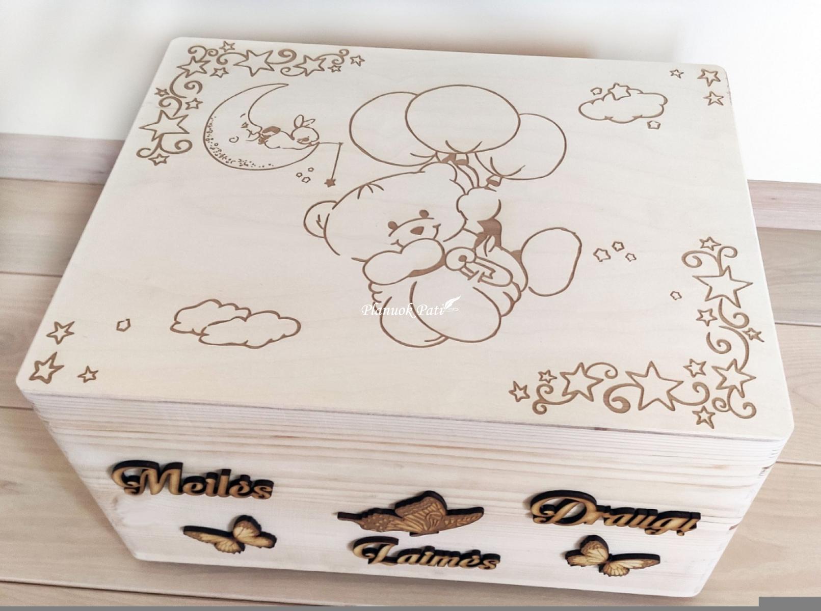 Krikštadėžė - prisiminimų skrynelė iš medžio masyvo - padidinta (40x30x22cm)