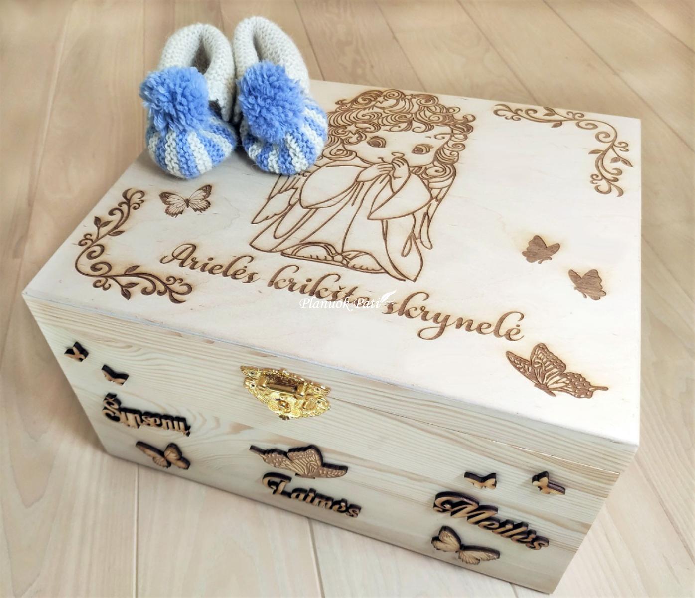 Krikštadėžė - prisiminimų skrynelė iš medžio masyvo - padidinta (40x30x22cm)