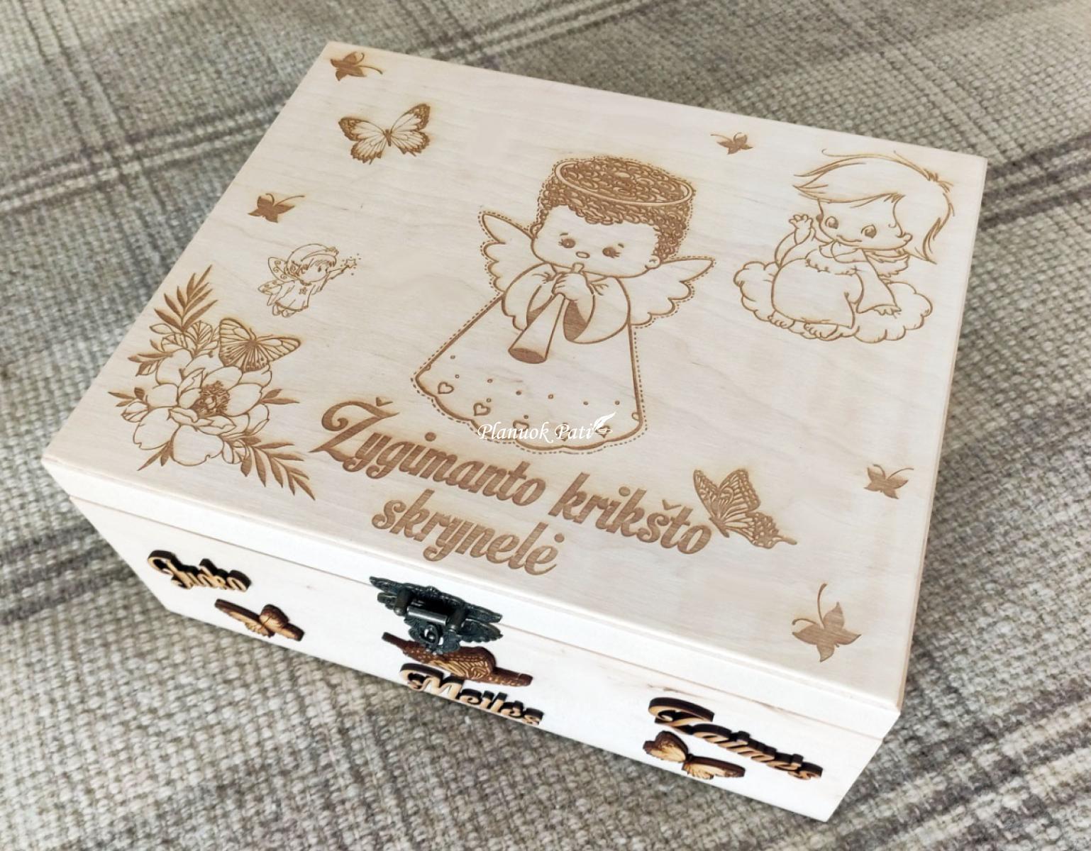 Krikštadėžė - prisiminimų skrynelė iš medžio masyvo - padidinta (40x30x22cm)