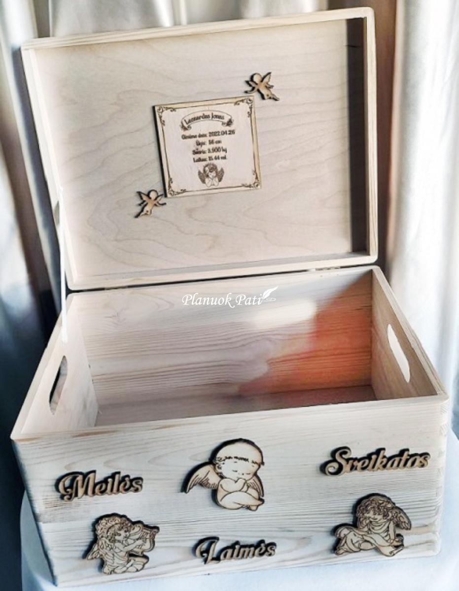 Krikštadėžė - prisiminimų skrynelė iš medžio masyvo - padidinta (40x30x22cm)