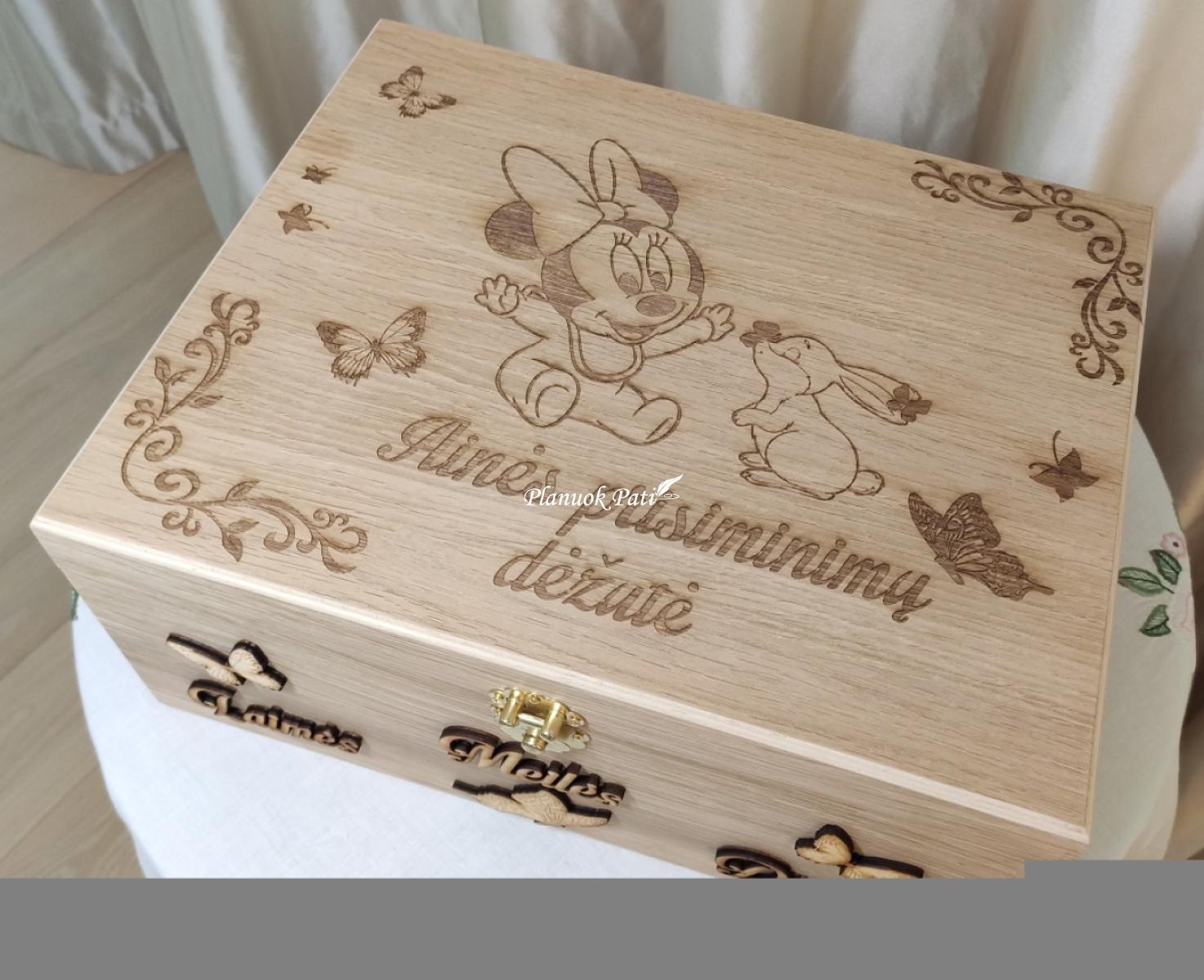 Prabangi ąžuolinė krikštadėžė (35x24x19cm)