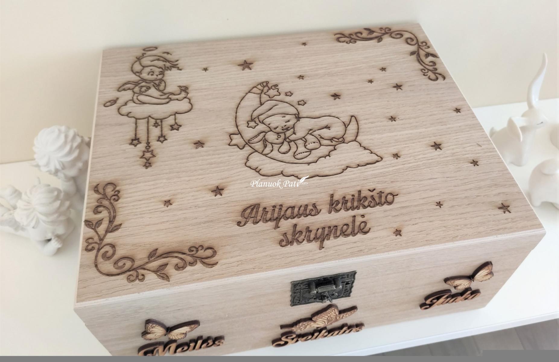 Prabangi ąžuolinė krikštadėžė (35x24x19cm)