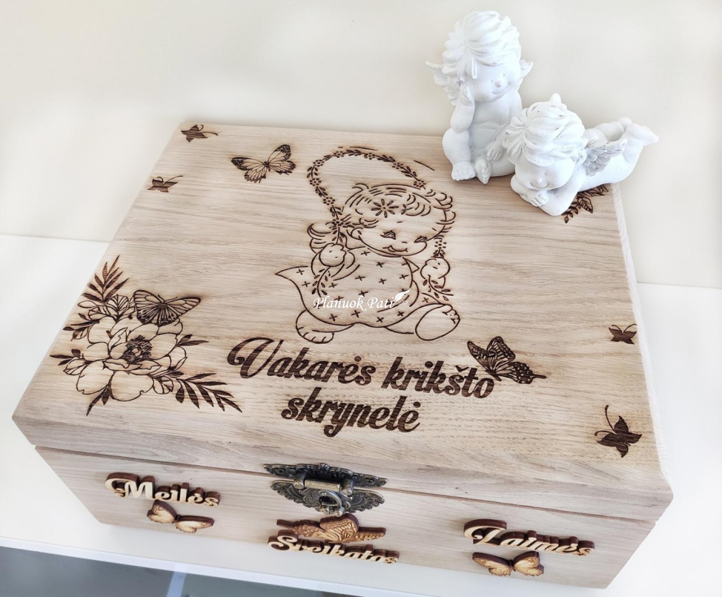 Prabangi ąžuolinė krikštadėžė (35x24x19cm)