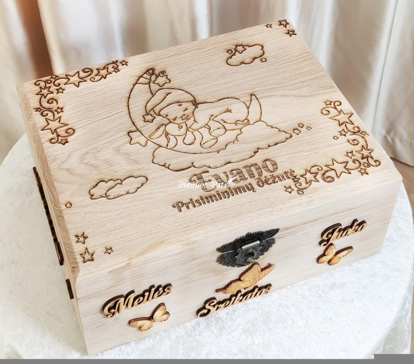 Prabangi ąžuolinė krikštadėžė (35x24x19cm)