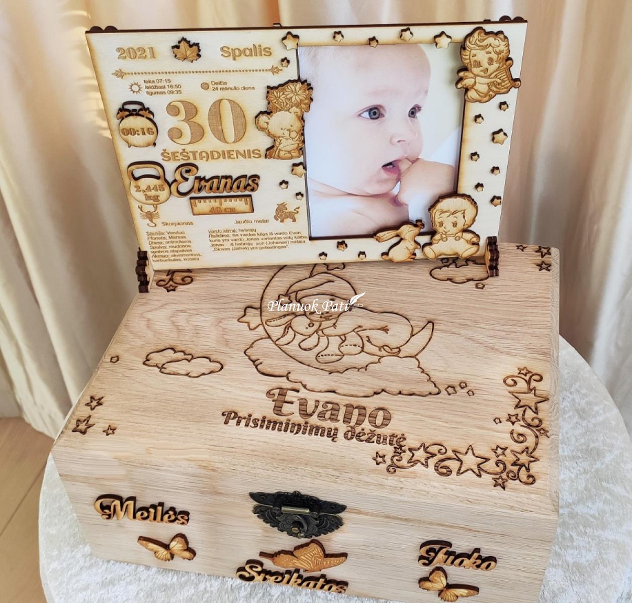 Prabangi ąžuolinė krikštadėžė (35x24x19cm)