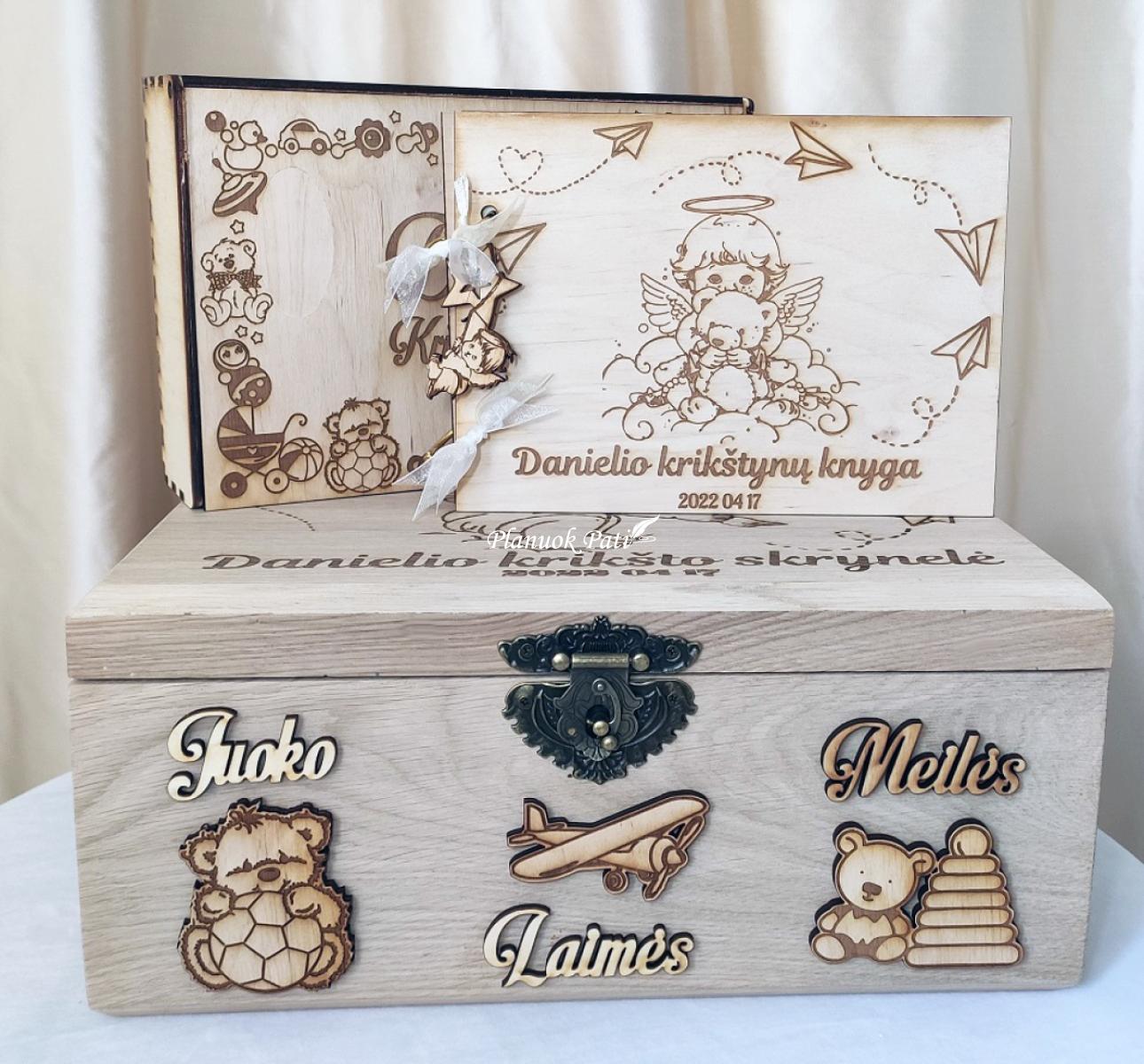 Prabangi ąžuolinė krikštadėžė (35x24x19cm)