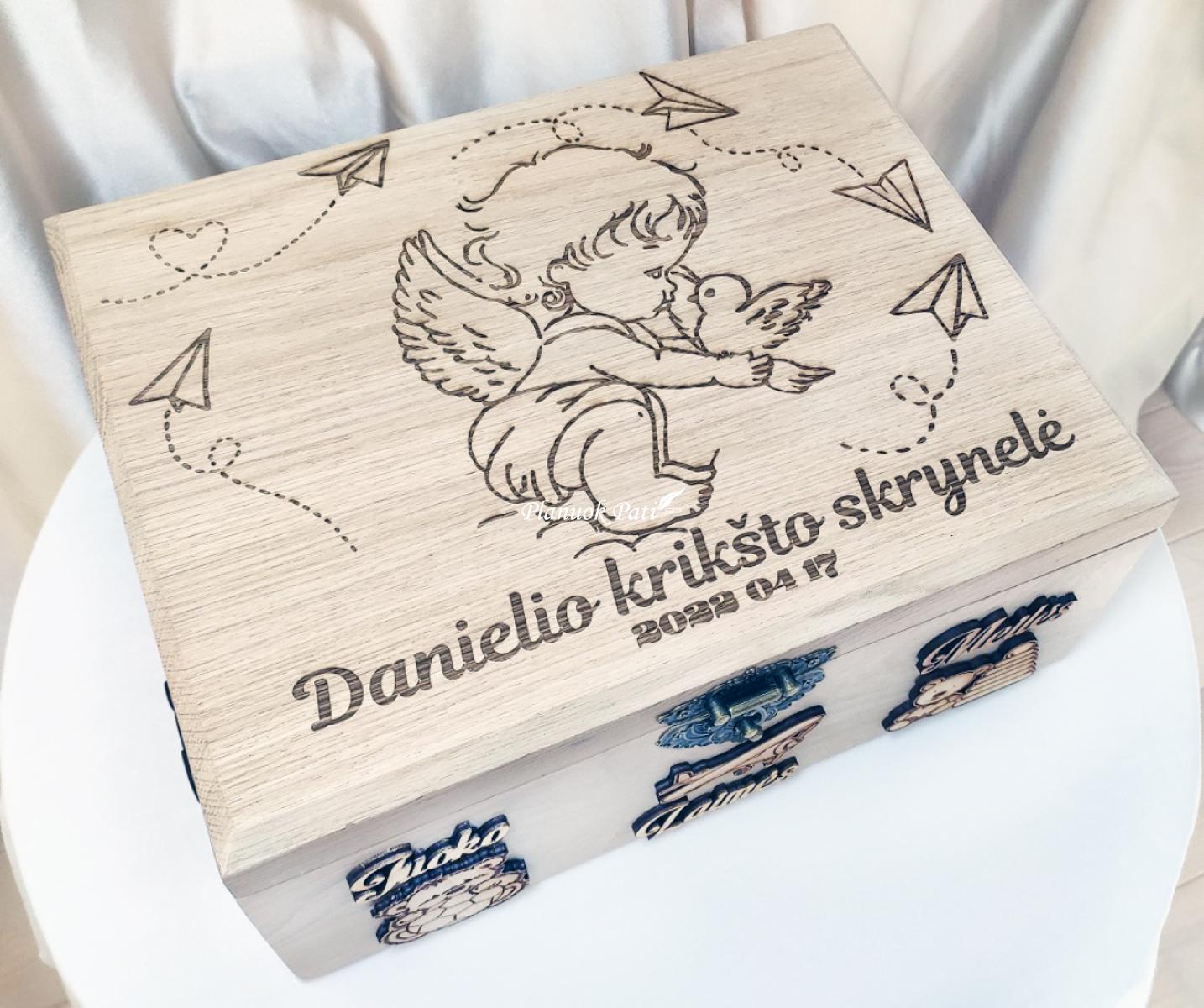 Prabangi ąžuolinė krikštadėžė (35x24x19cm)