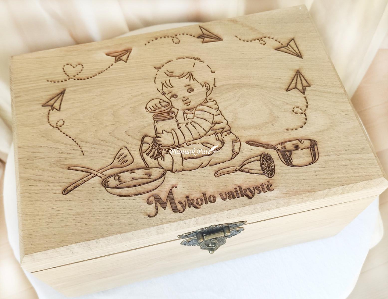 Prabangi ąžuolinė krikštadėžė (35x24x19cm)