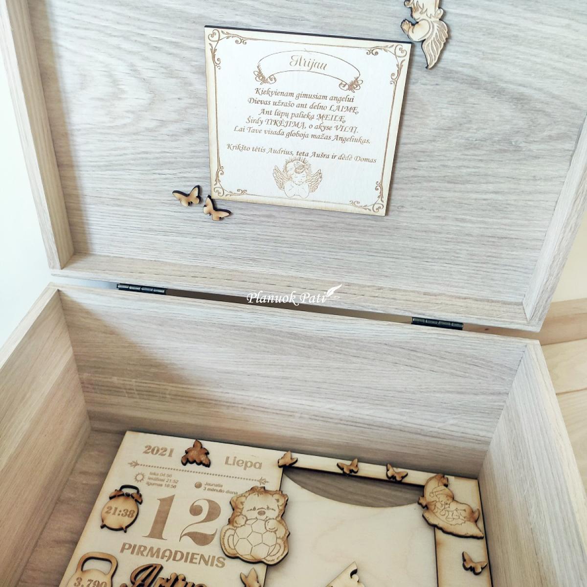 Prabangi ąžuolinė krikštadėžė (35x24x19cm)