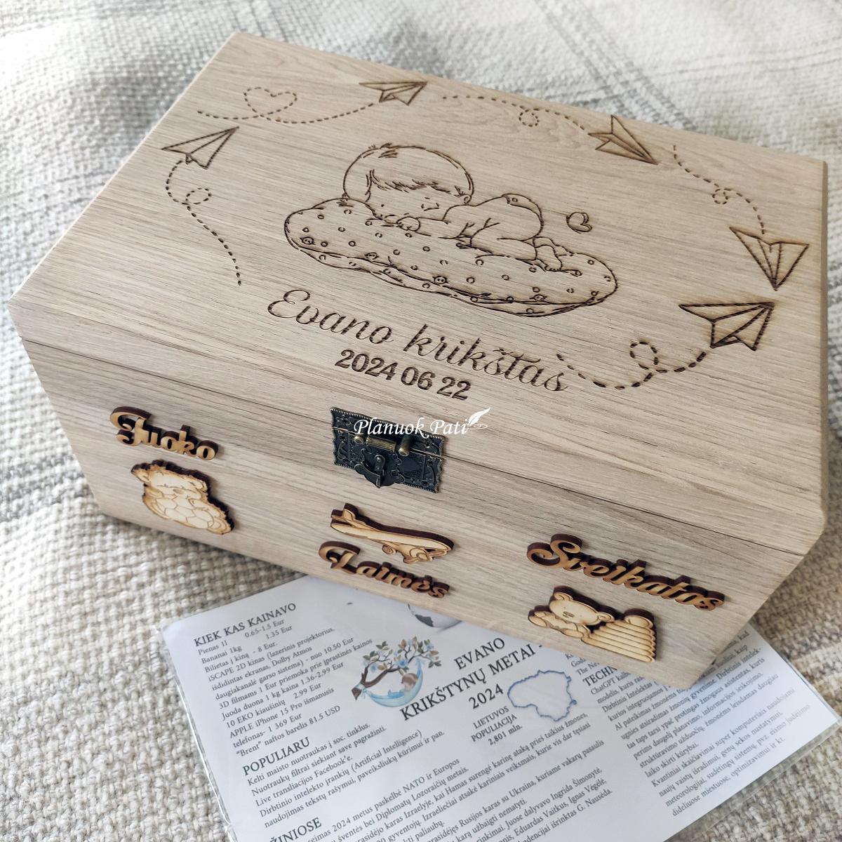 Prabangi ąžuolinė krikštadėžė (35x24x19cm)