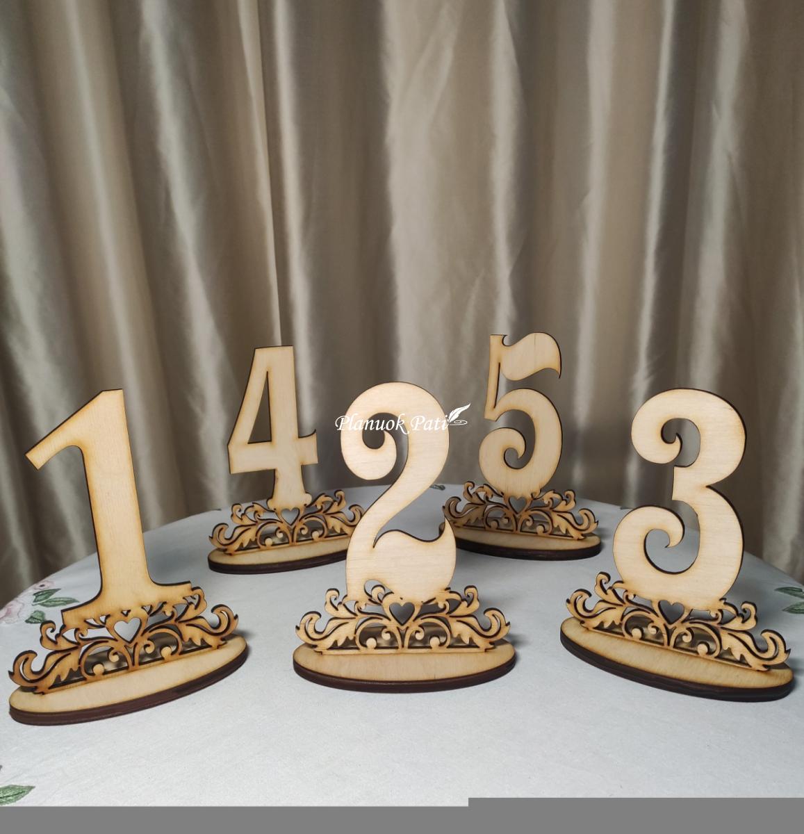 Skaičiai - dekoratyvūs staliukų numeriai