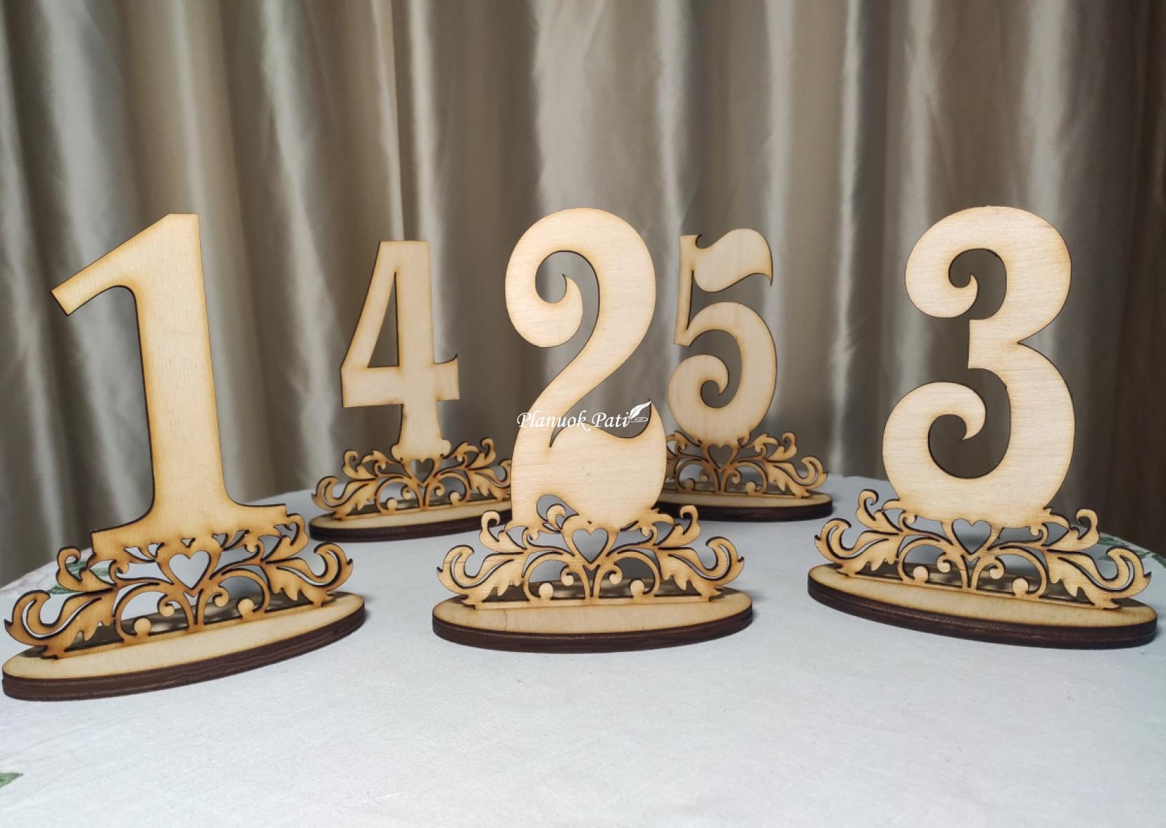 Skaičiai - dekoratyvūs staliukų numeriai