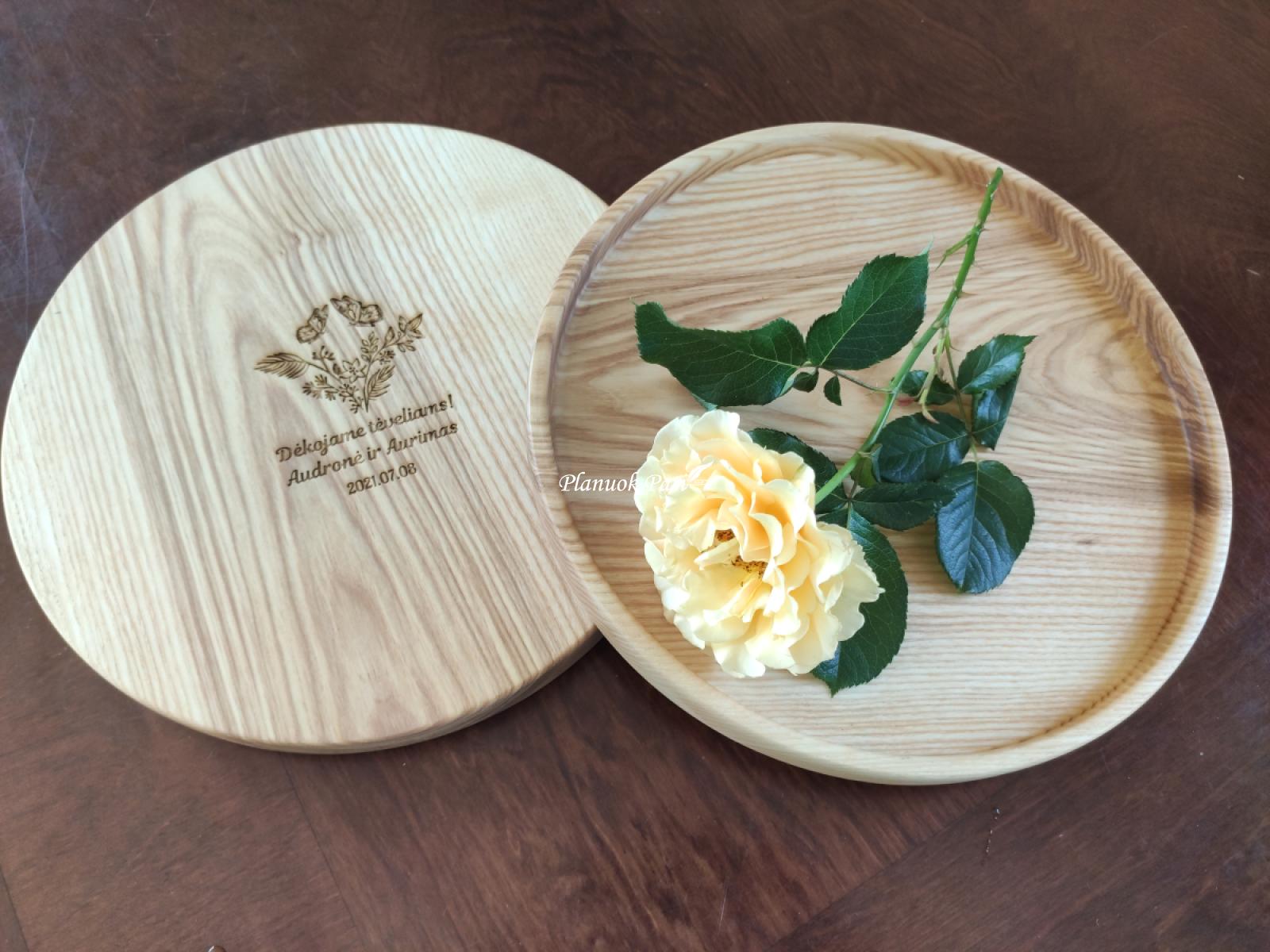 Medžio masyvo padėklas su individualiu graviravimu