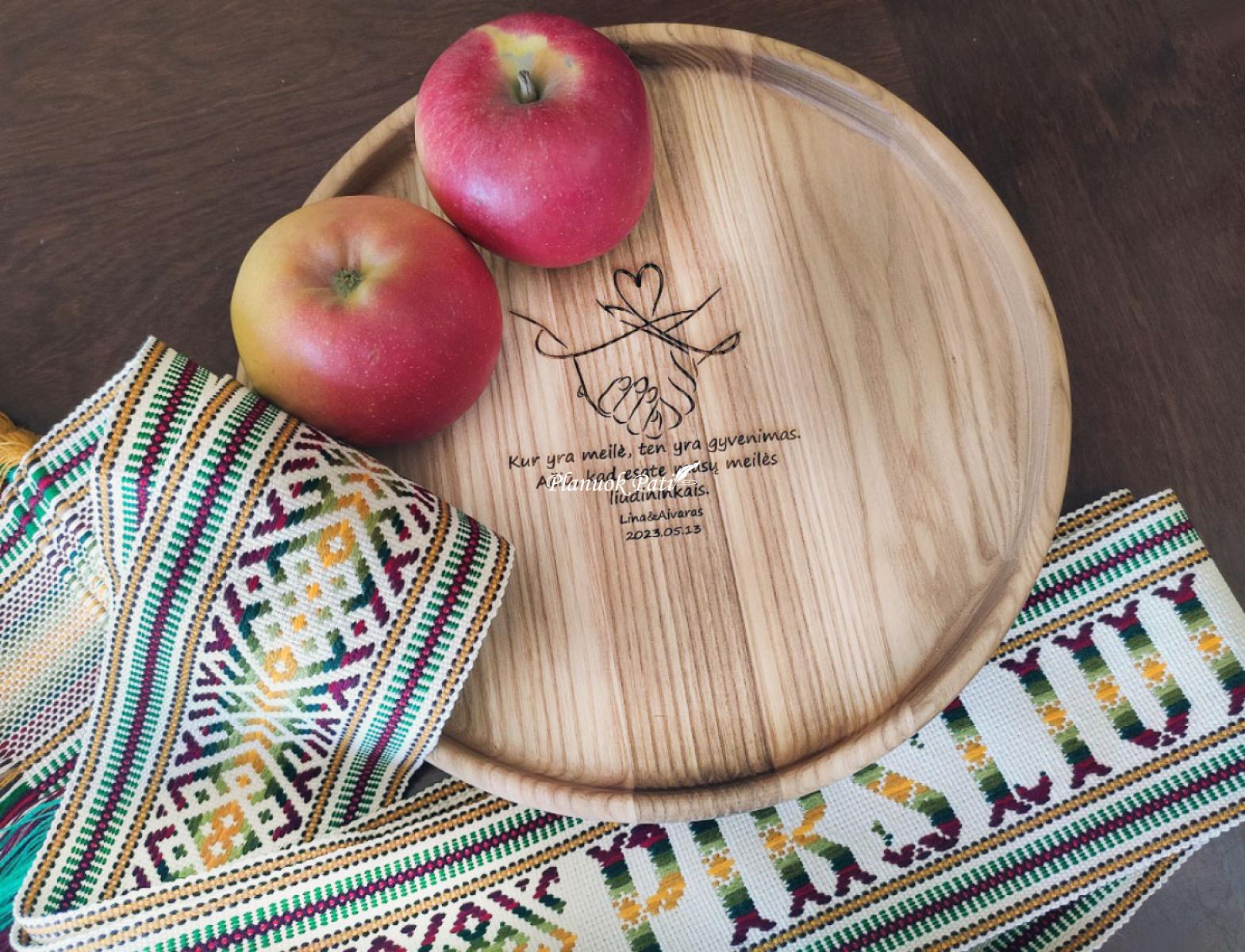 Medžio masyvo padėklas su individualiu graviravimu