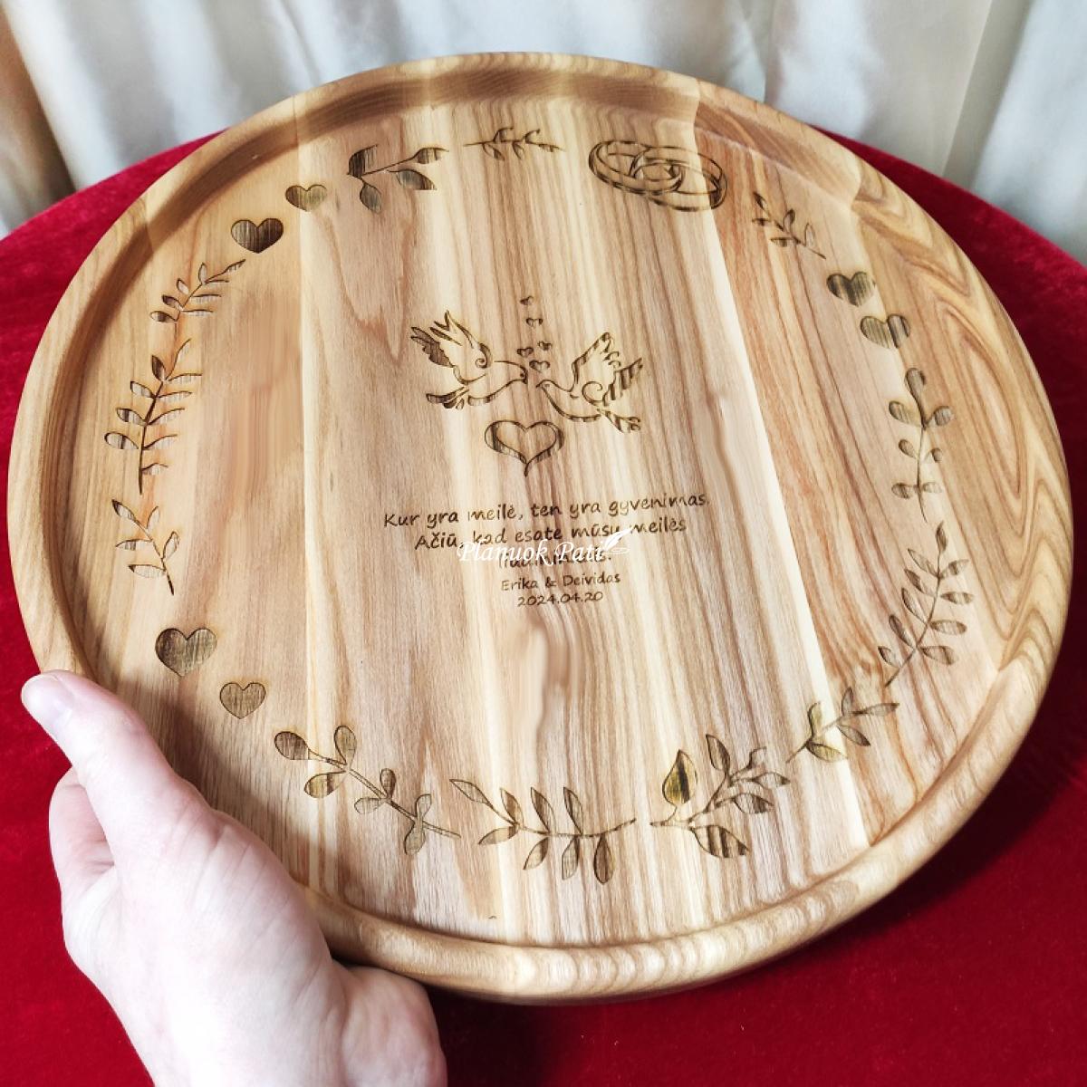 Medžio masyvo padėklas su individualiu graviravimu