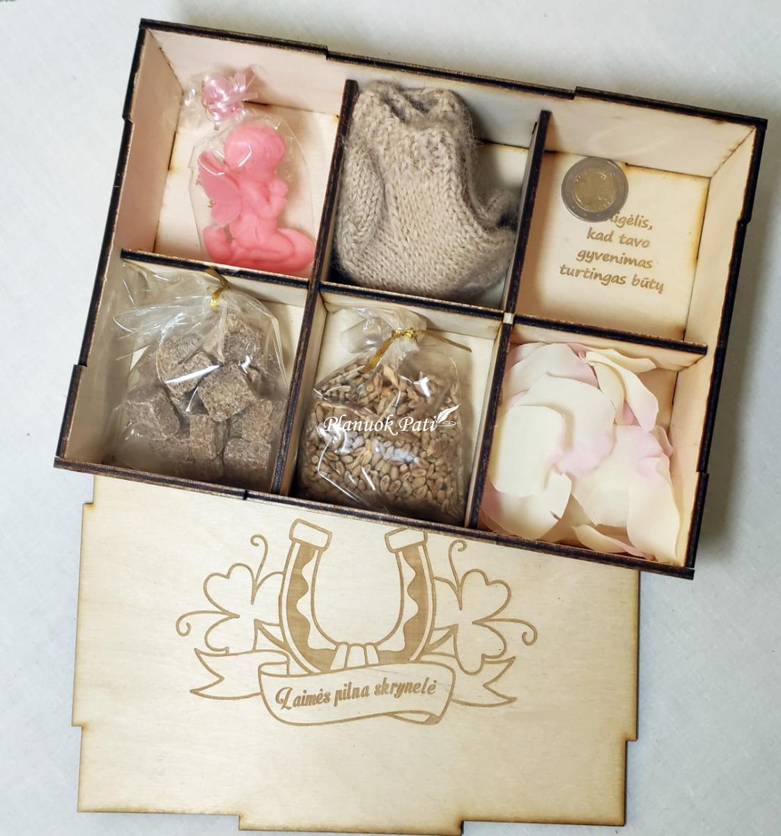 Pilna laimės skrynelė