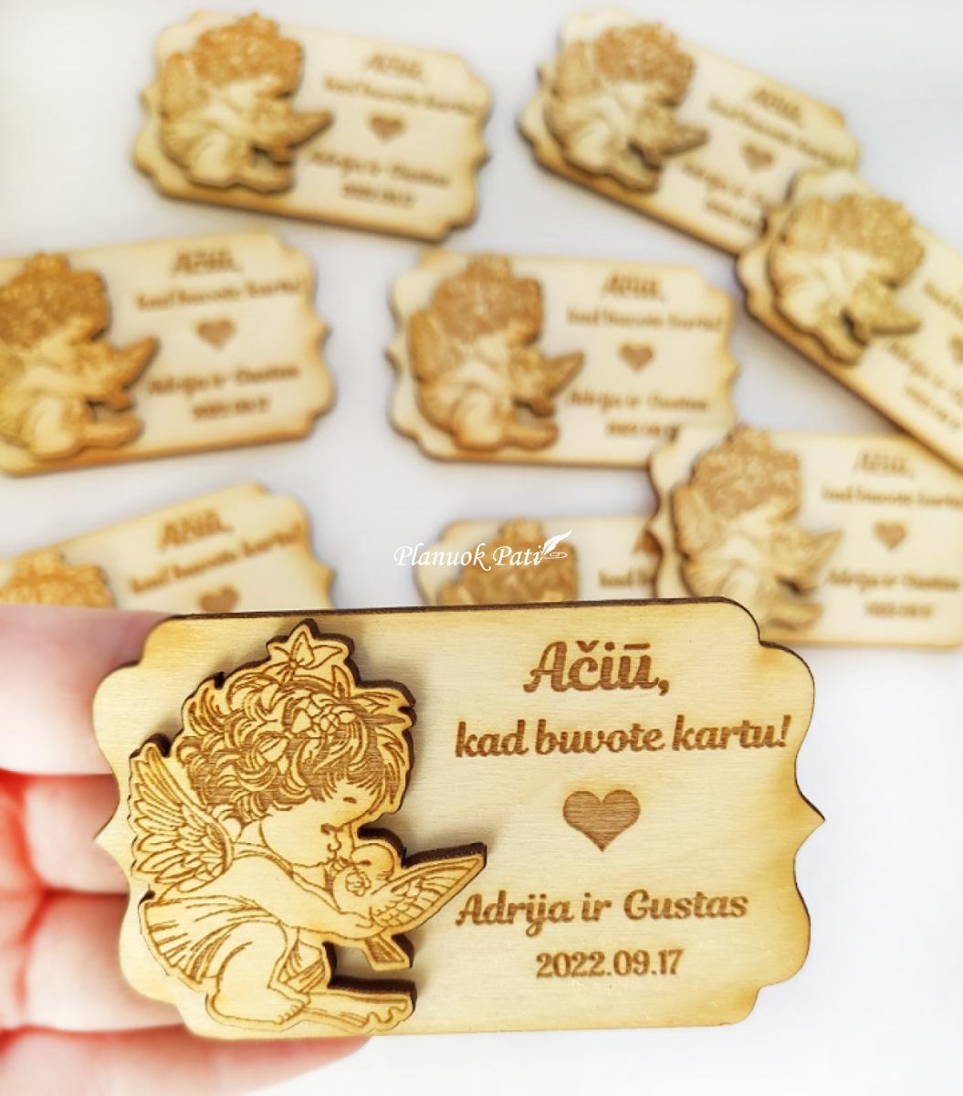 Individualaus dizaino padėkos dovanėlė-magnetukas krikštynų svečiams