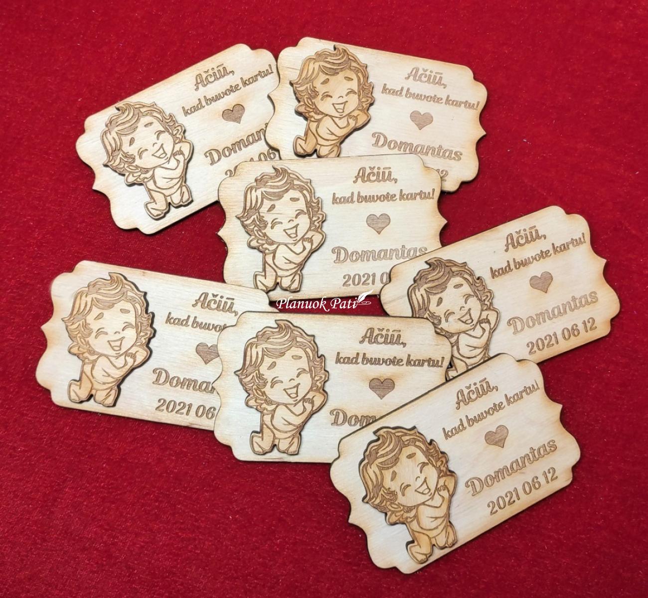 Individualaus dizaino padėkos dovanėlė-magnetukas krikštynų svečiams