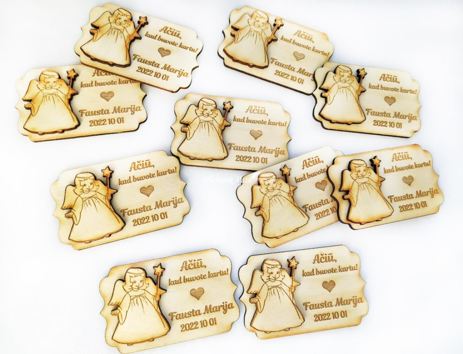 Individualaus dizaino padėkos dovanėlė-magnetukas krikštynų svečiams