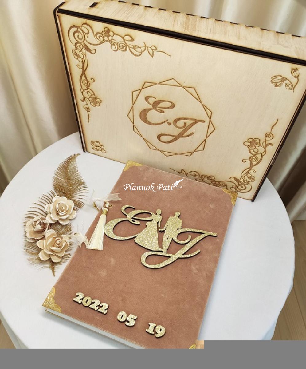 Svečių palinkėjimų knyga veliūriniu/aksominiu viršeliu A4 formato