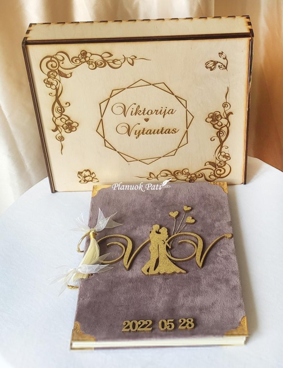 Svečių palinkėjimų knyga veliūriniu/aksominiu viršeliu A4 formato