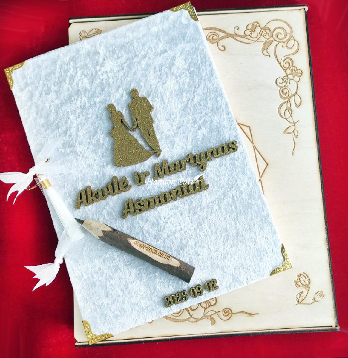 Svečių palinkėjimų knyga veliūriniu/aksominiu viršeliu A4 formato