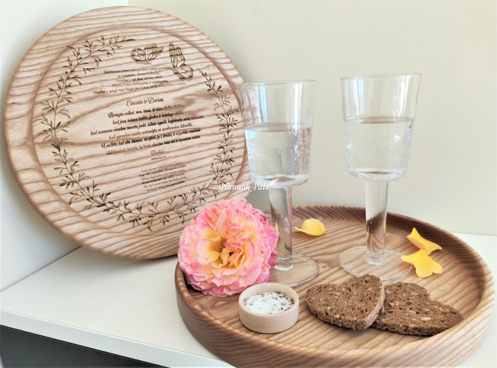 Tekinto medžio padėklas jaunųjų sutikimui