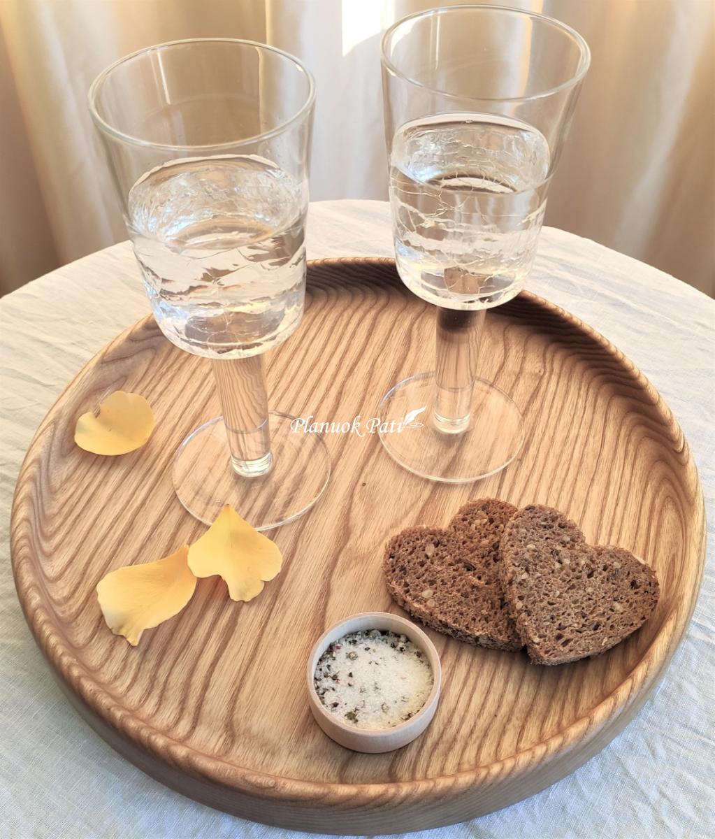 Tekinto medžio padėklas jaunųjų sutikimui