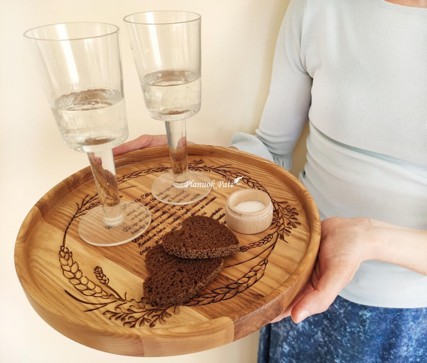 Tekinto medžio padėklas jaunųjų sutikimui