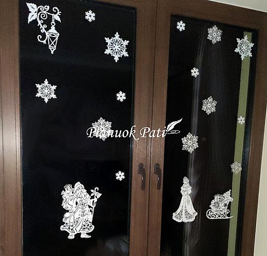 Kalėdiniai karpiniai ant lango