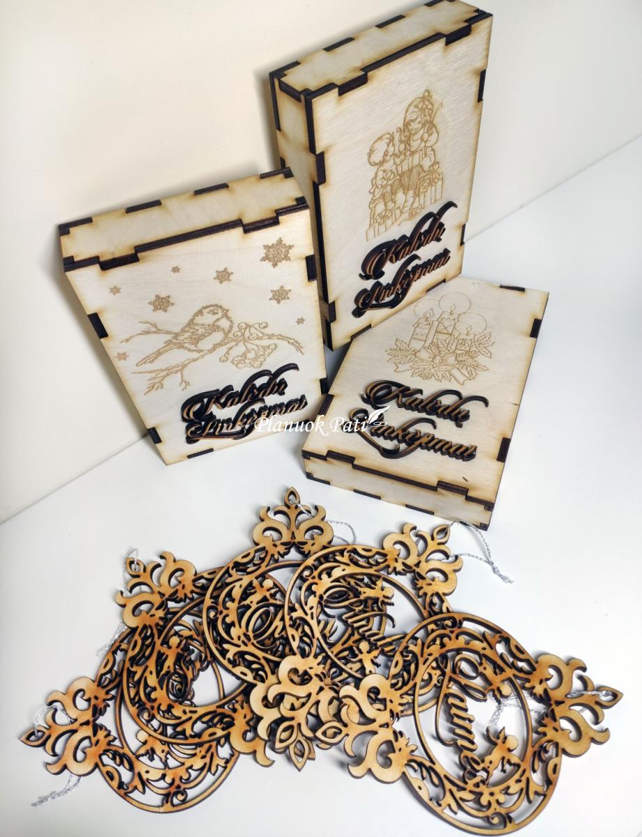 Kalėdų linkėjimai - žaisliukai dėžutėje